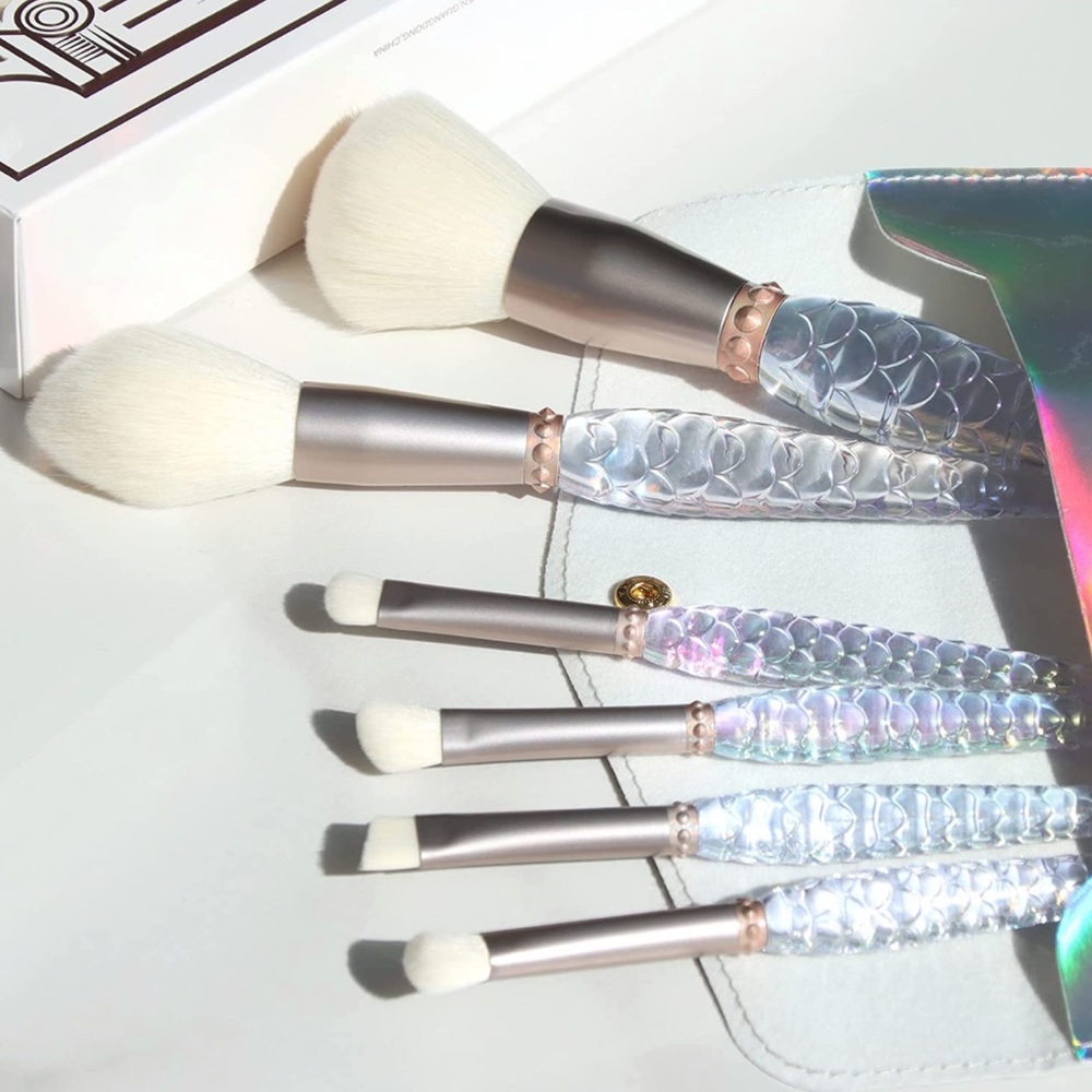 Iridescent Crystal 6pc Makeup Brush Set & Matching Holographic Cosmetic Case NEW - Picture 2 of 4